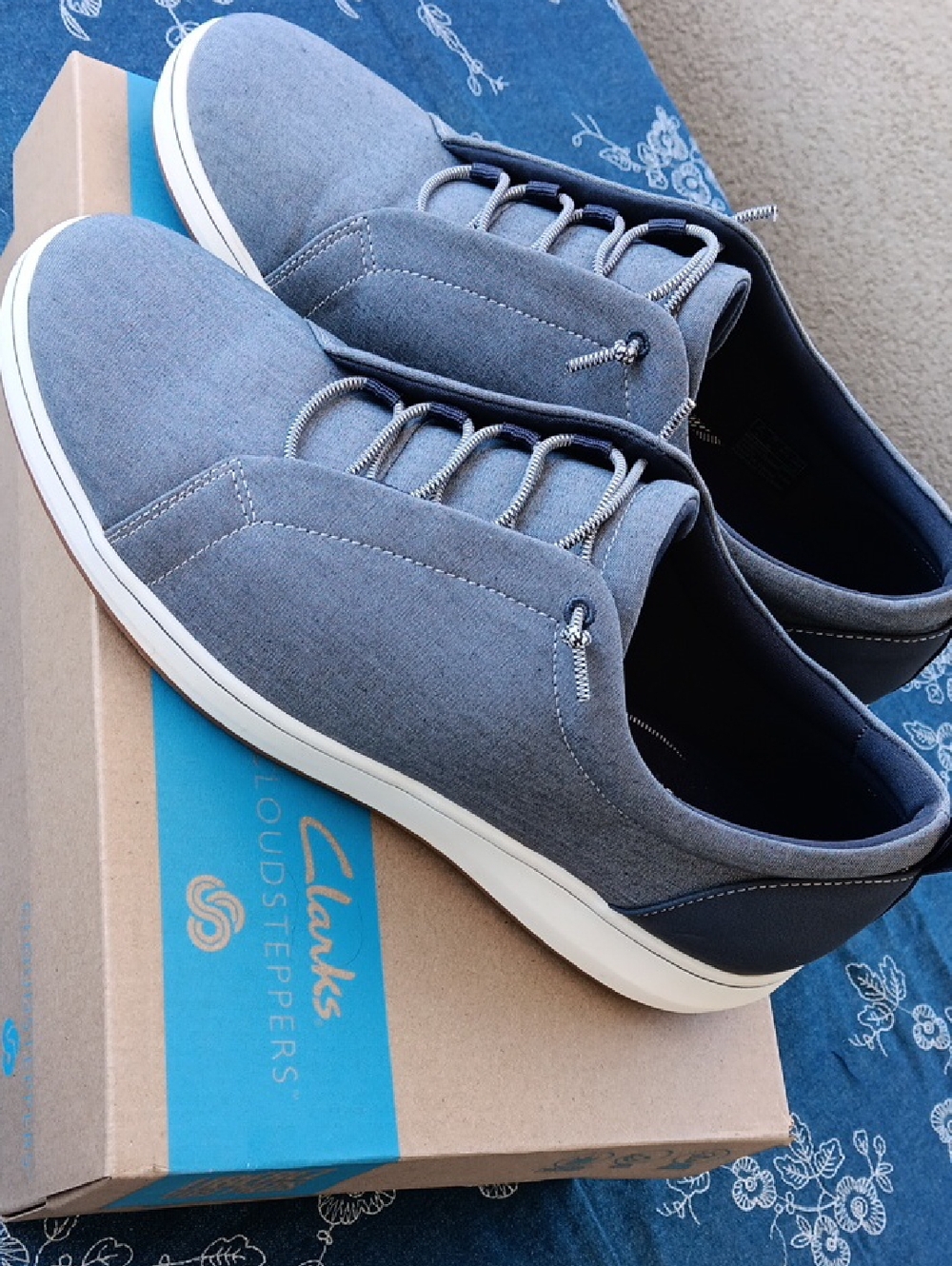 Clarks Men’s Gray Canvas Lace-Up Sneakers with White Sole